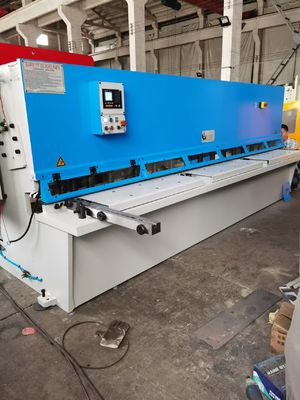 دليل الصناعية الهيدروليكية الصفائح المعدنية المقصلة المعدنية القاطع باستخدام الحاسب الآلي لوحة مسطحة