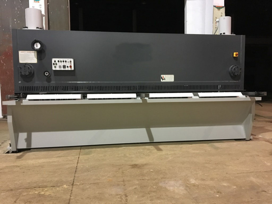 Qc12k-6x3200 آلة قص المقصلة الهيدروليكية المعدنية الأوتوماتيكية 3200 مم